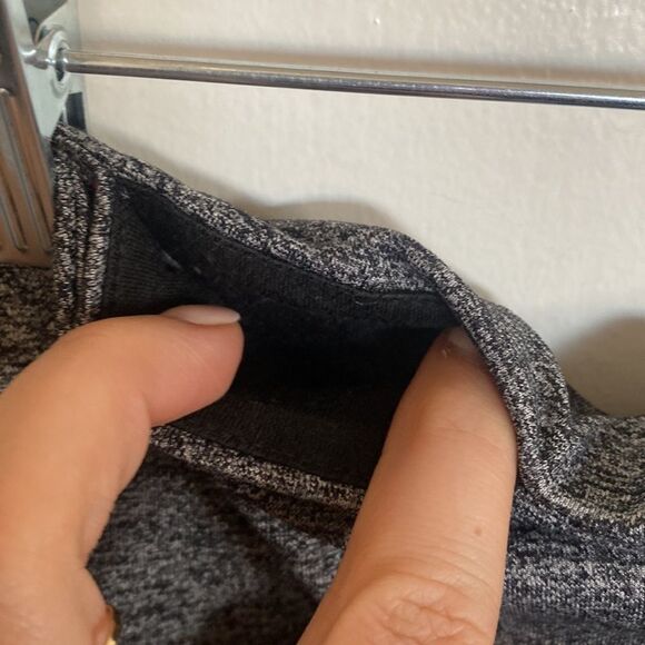 Victoria's Secret- Knockout Capri in Marled marled grey/black-Size medium - Picture 9 of 11